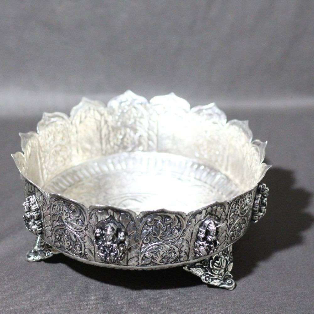 Brass Urli – Traditional Decorative Bowl   8 Inch